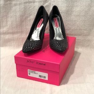 Betsy Johnson Studded Pump